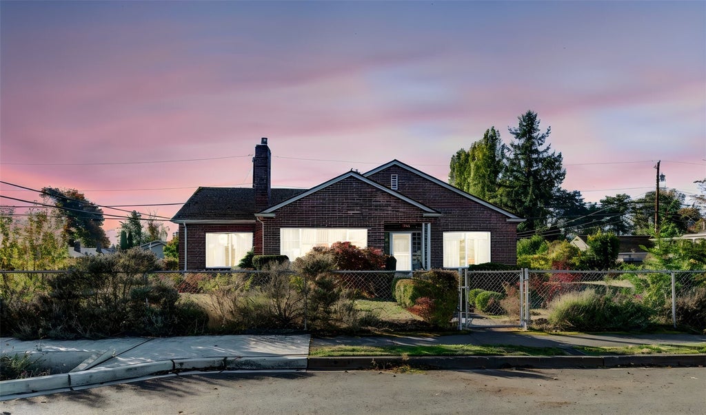 Photo of 1726 2nd Street, Marysville, WA 98270 (MLS # 2593900)