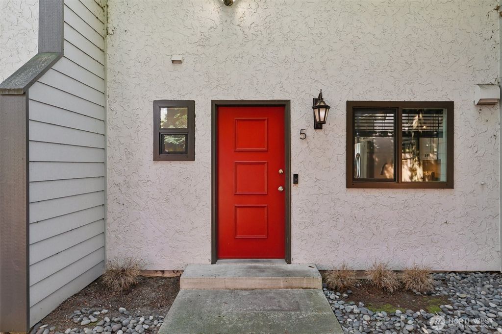 Photo of 350 4th Avenue S #A5, Kirkland, WA 98033 (MLS # 2433353)