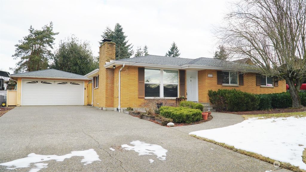 Photo of 14048 SE 201st Street, Kent, WA 98042 (MLS # 2331125)