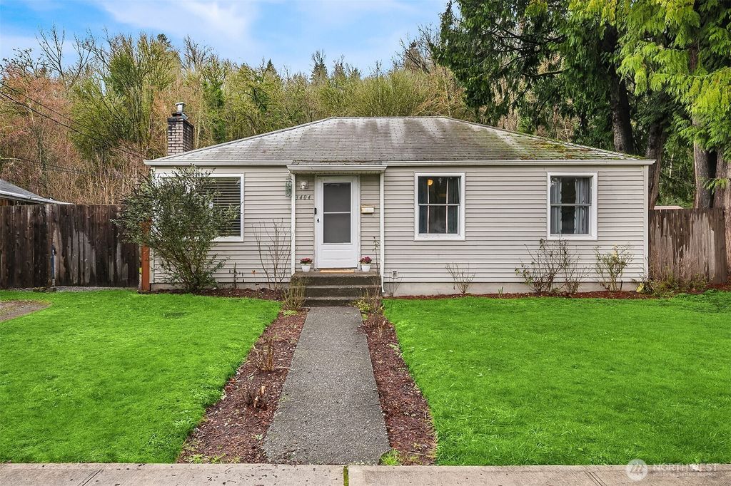 Photo of 3404 SE 5th Street, Renton, WA 98058 (MLS # 2465592)