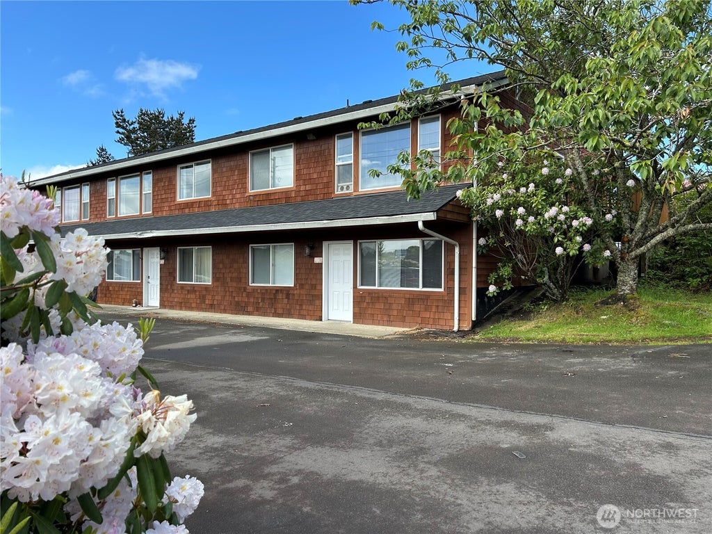 Photo of 1515 Ocean Beach Boulevard N #101, Long Beach, WA 98631 (MLS # 2588075)