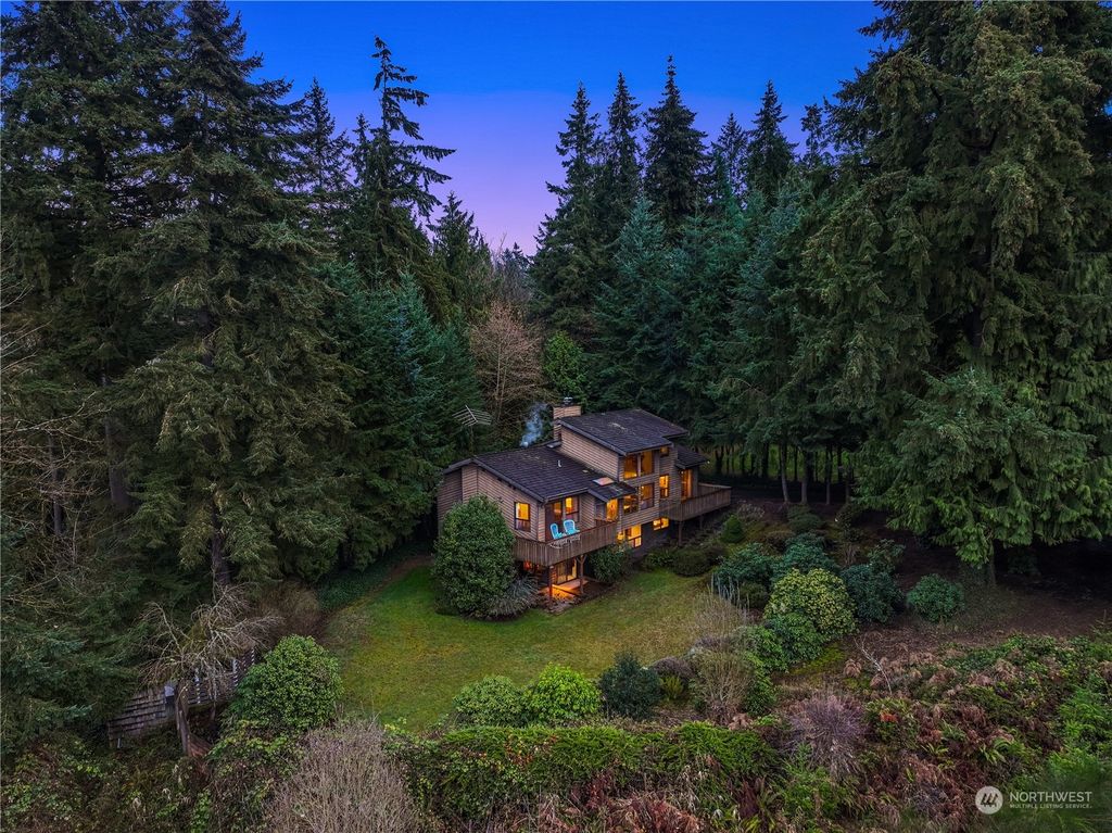 Photo of 5420 Lake Washington Boulevard SE, Bellevue, WA 98006 (MLS # 2038550)