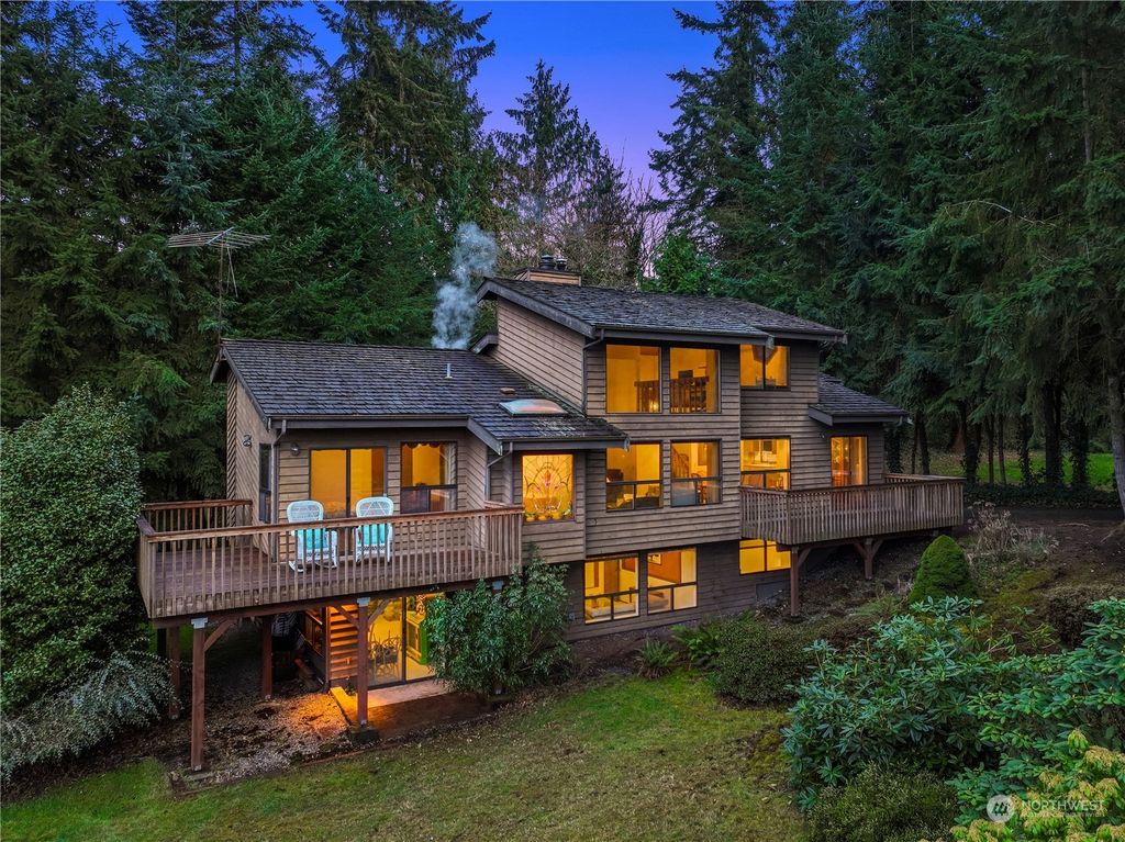 Photo of 5420 Lake Washington Boulevard SE, Bellevue, WA 98006 (MLS # 2038550)