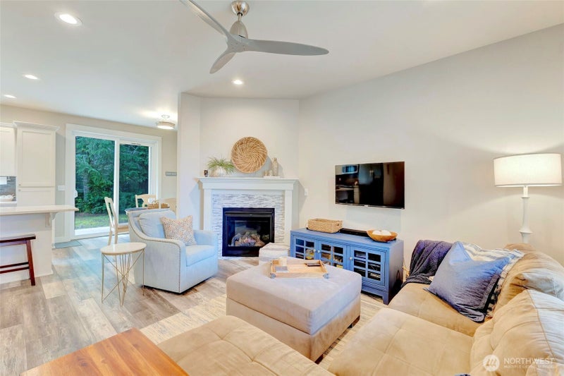 136 Spruce Loop SW