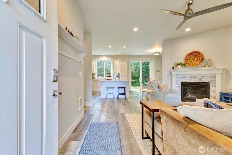 136 Spruce Loop SW