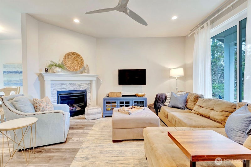 136 Spruce Loop SW