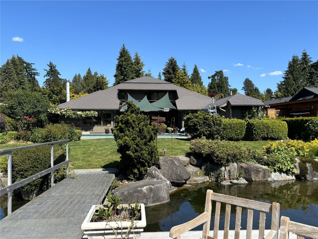 Photo of 3035 Fairweather Place, Hunts Point, WA 98004 (MLS # 2282136)