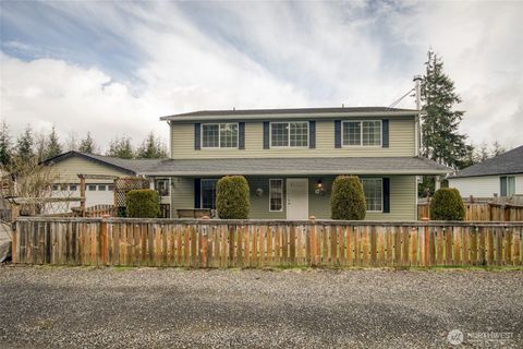 Photo of 828 Ocean Avenue, Cosmopolis, WA 98595 (MLS # 2489028)