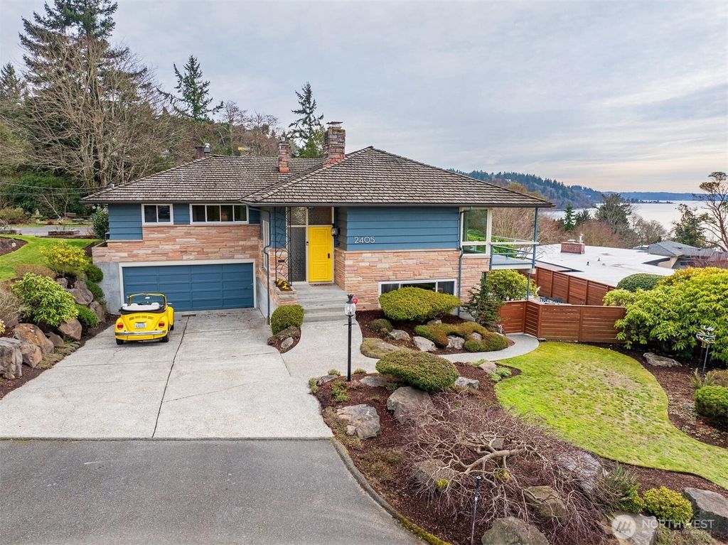 Photo of 2405 SW 125th Street, Burien, WA 98146 (MLS # 2336731)