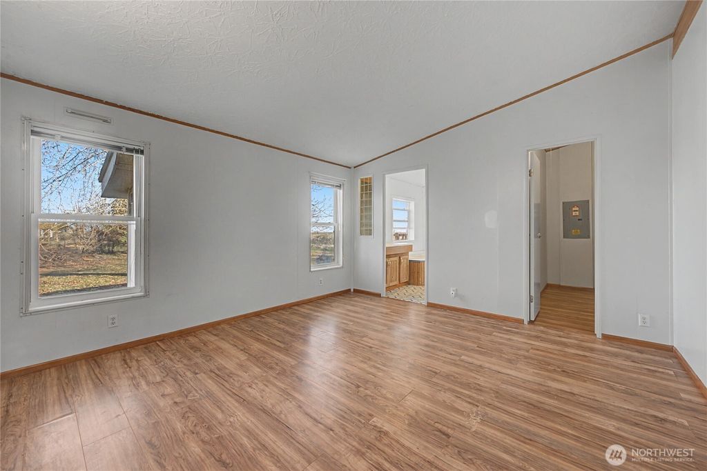 Photo of 10124 NE 16 Road NE, Moses Lake, WA 98837 (MLS # 2489593)