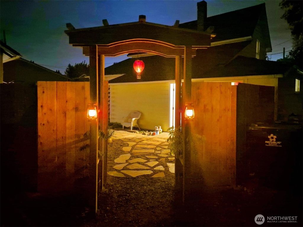 Photo of 931 Mill Avenue, Snohomish, WA 98290 (MLS # 2381627)