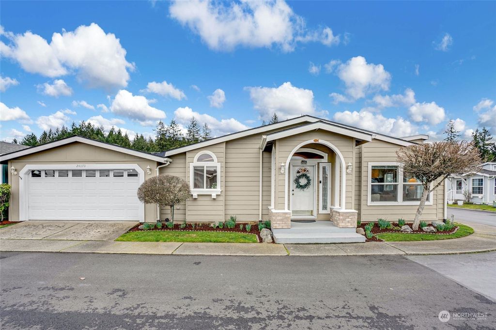 Photo of 24070 223rd Lane SE, Maple Valley, WA 98038 (MLS # 2191046)