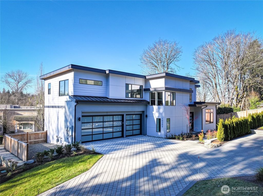 Photo of 10204 NE 43rd Street, Kirkland, WA 98033 (MLS # 2475267)