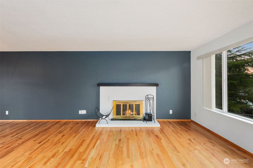 Photo of 4406 NE 24th Street, Renton, WA 98059 (MLS # 2321227)