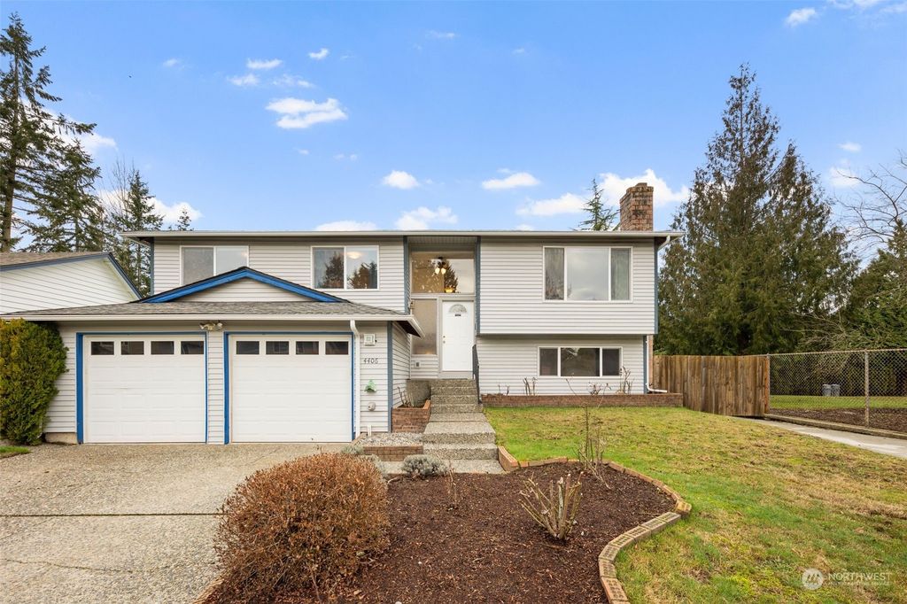 Photo of 4406 NE 24th Street, Renton, WA 98059 (MLS # 2321227)