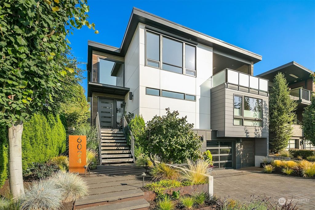 Photo of 6024 106th Avenue NE, Kirkland, WA 98033 (MLS # 2000875)