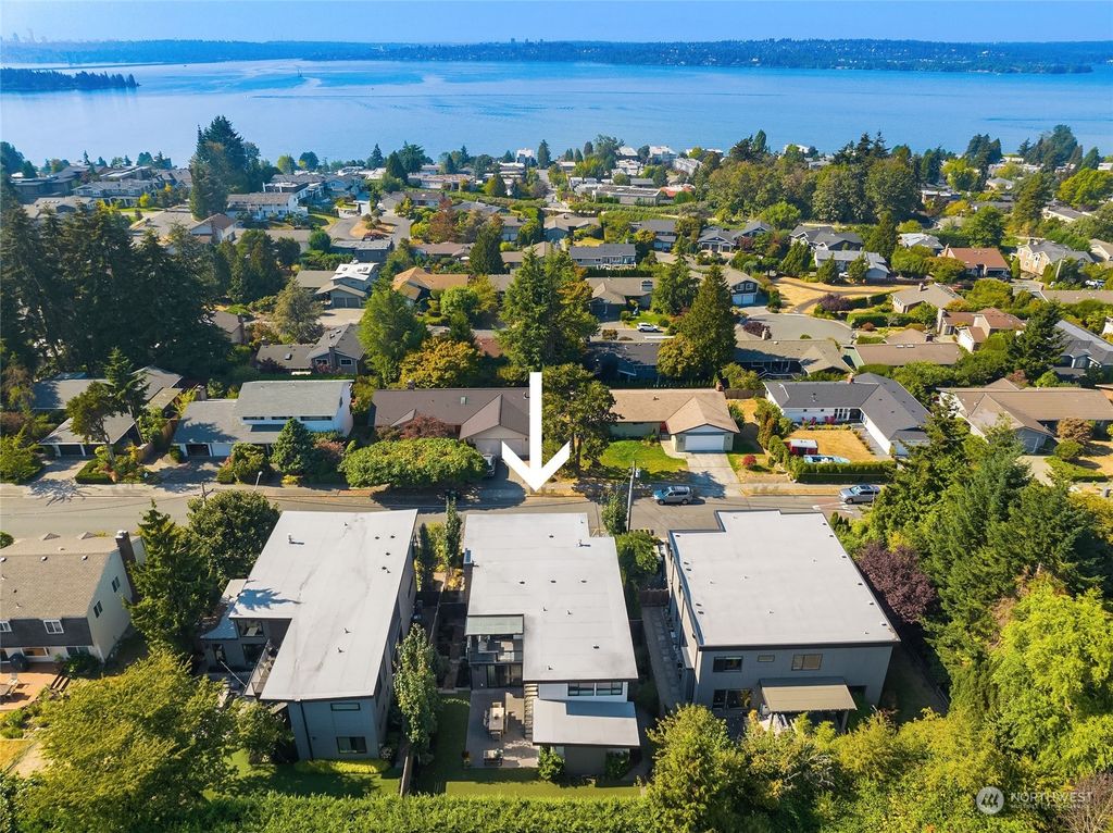Photo of 6024 106th Avenue NE, Kirkland, WA 98033 (MLS # 2000875)
