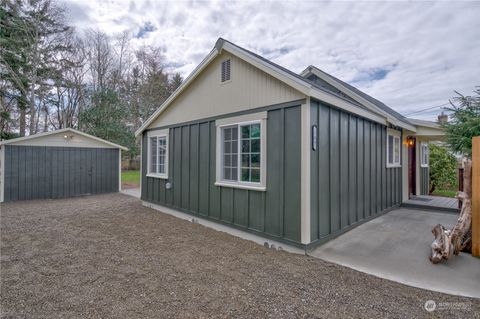 Photo of 109 19th Street NE, Long Beach, WA 98631 (MLS # 2050001)