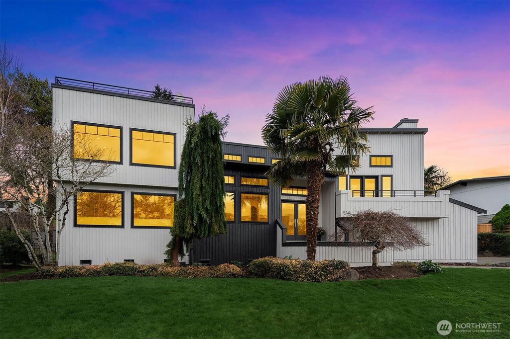 Photo of 930 1st Street S, Kirkland, WA 98033 (MLS # 2340602)