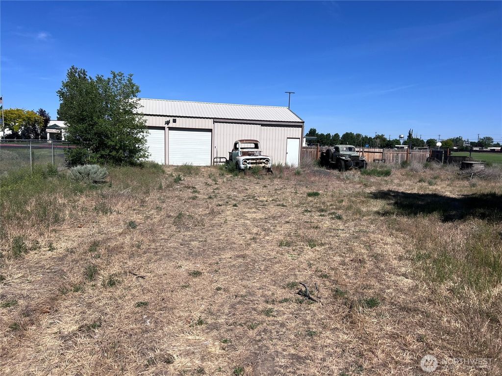 Photo of 130 Schilling Drive, Moses Lake, WA 98837 (MLS # 2521664)