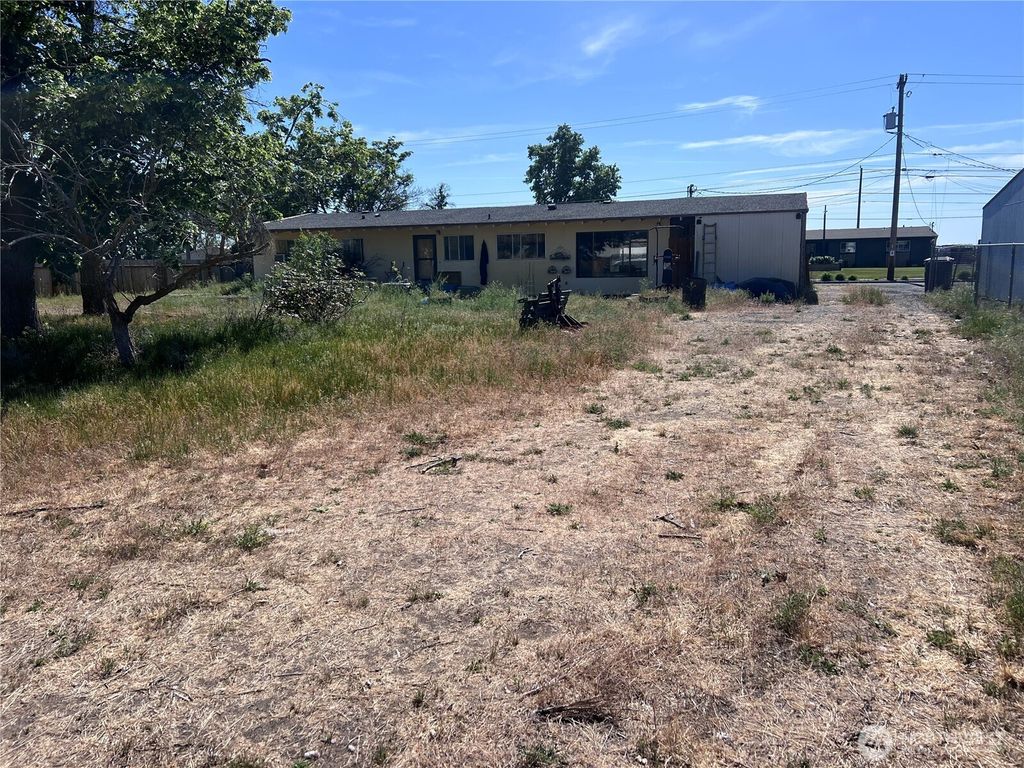 Photo of 130 Schilling Drive, Moses Lake, WA 98837 (MLS # 2521664)