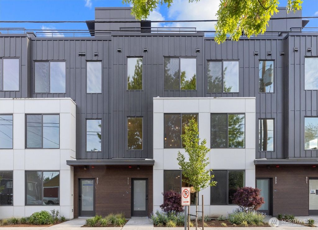 Photo of 905 S Warsaw Street, Seattle, WA 98108 (MLS # 2447490)