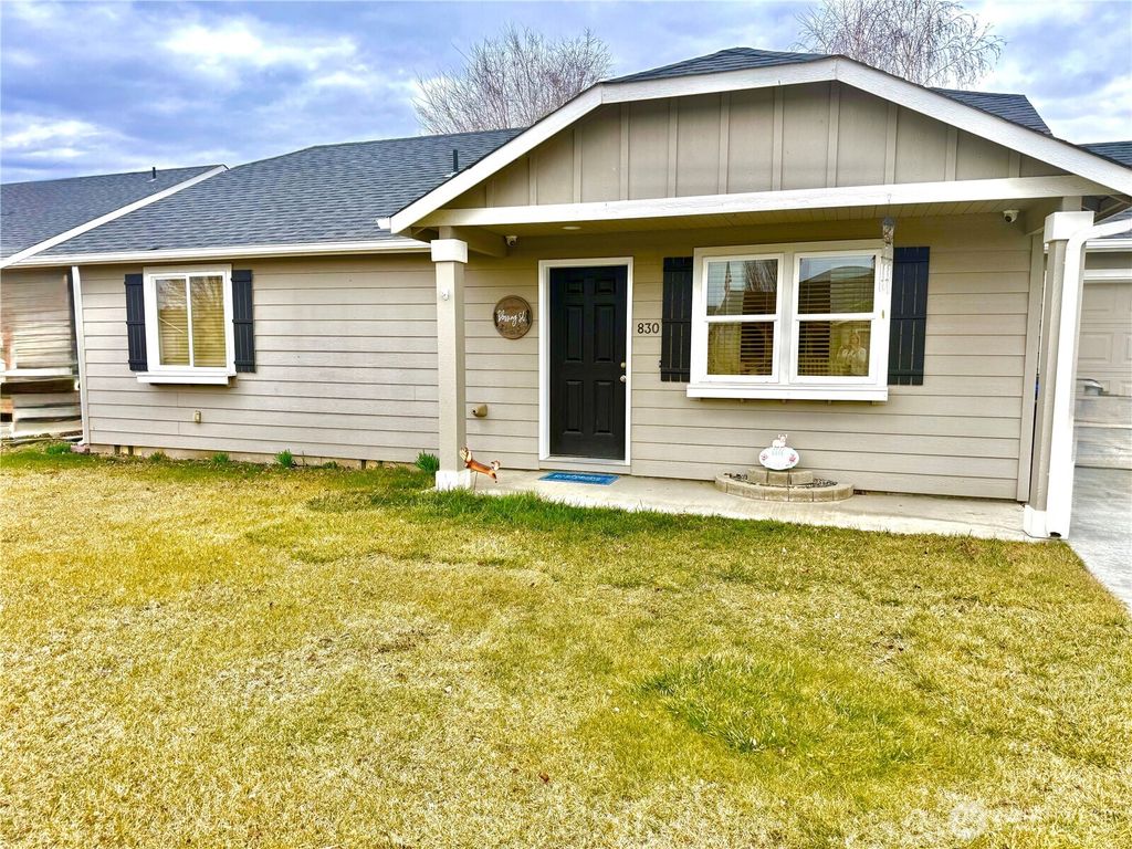 Photo of 830 S Blessing Street, Moses Lake, WA 98837 (MLS # 2483404)