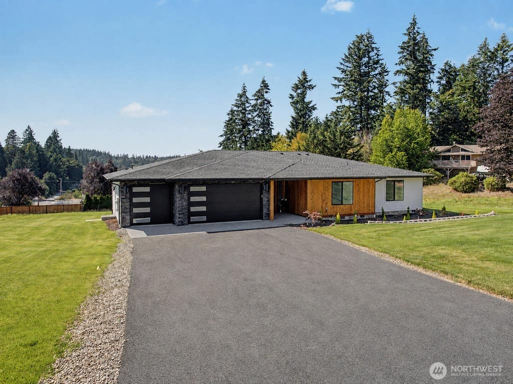 Photo of 38383 238th Avenue SE, Enumclaw, WA 98022 (MLS # 2537191)