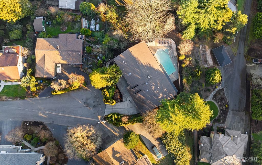 Photo of 18504 55th Avenue NE, Kenmore, WA 98028 (MLS # 2475748)