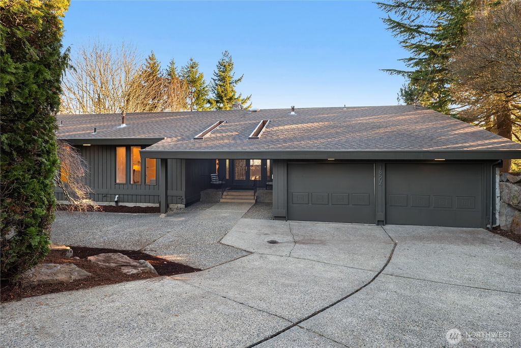 Photo of 18504 55th Avenue NE, Kenmore, WA 98028 (MLS # 2475748)