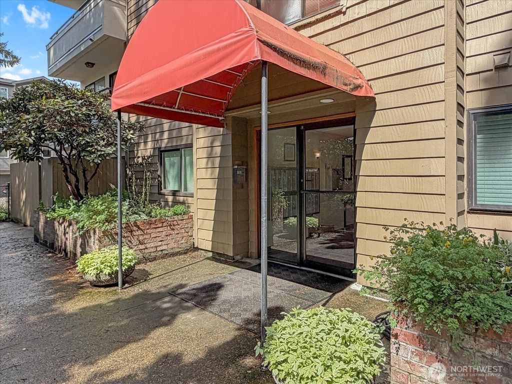Photo of 12341 35th Avenue NE #405, Seattle, WA 98125 (MLS # 2508606)