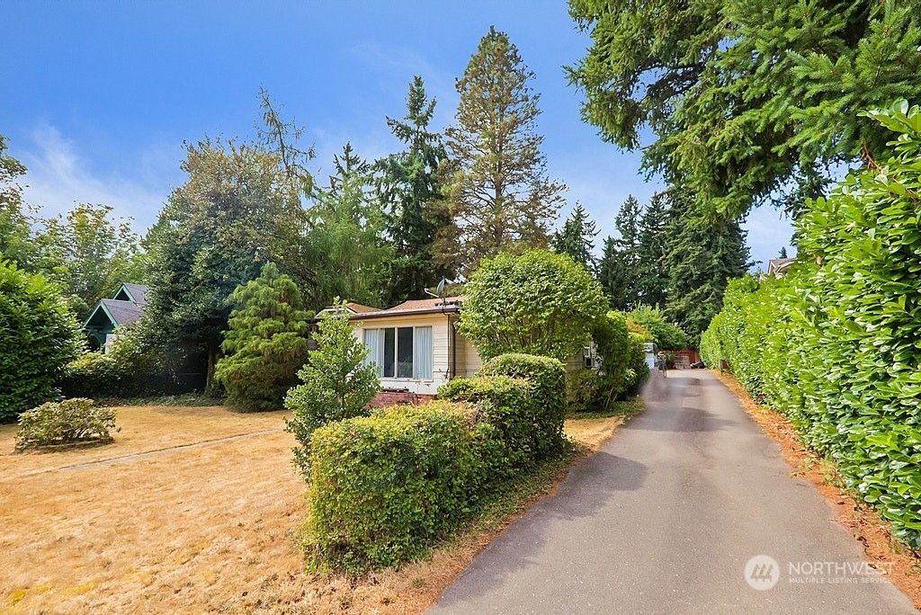 Photo of 11025 17th Avenue NE, Seattle, WA 98125 (MLS # 2217302)