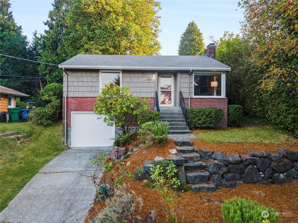 Photo of 3027 NE 100th Street, Seattle, WA 98125 (MLS # 2037218)