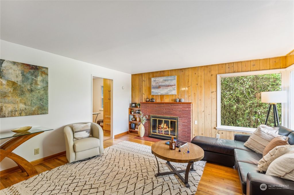 Photo of 3027 NE 100th Street, Seattle, WA 98125 (MLS # 2037218)