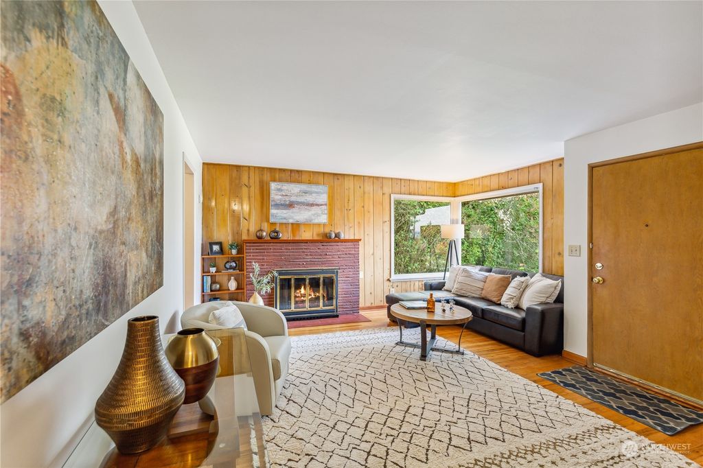 Photo of 3027 NE 100th Street, Seattle, WA 98125 (MLS # 2037218)