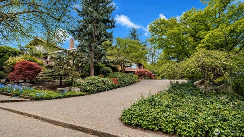 Photo of 2419 Federal Avenue E, Seattle, WA 98102 (MLS # 2552076)
