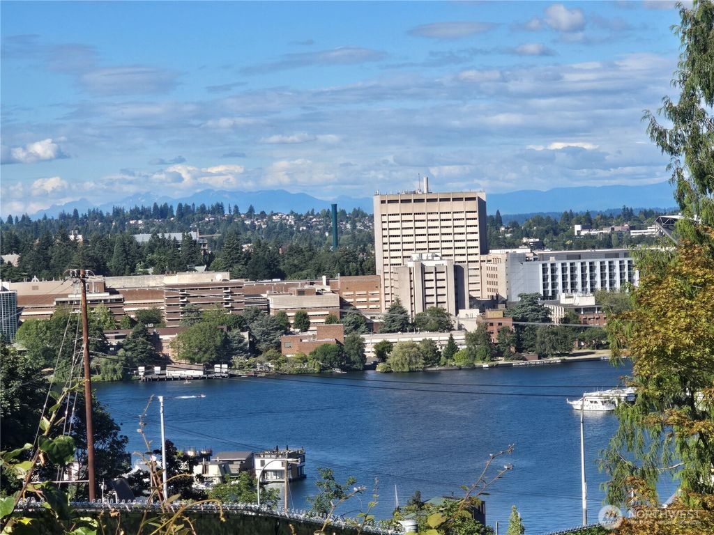Photo of 2419 Federal Avenue E, Seattle, WA 98102 (MLS # 2552076)