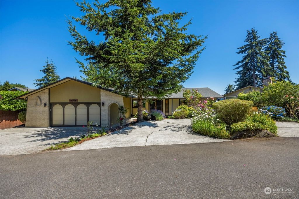 Photo of 18734 64th Ln Ln NE, Kenmore, WA 98028 (MLS # 2266584)