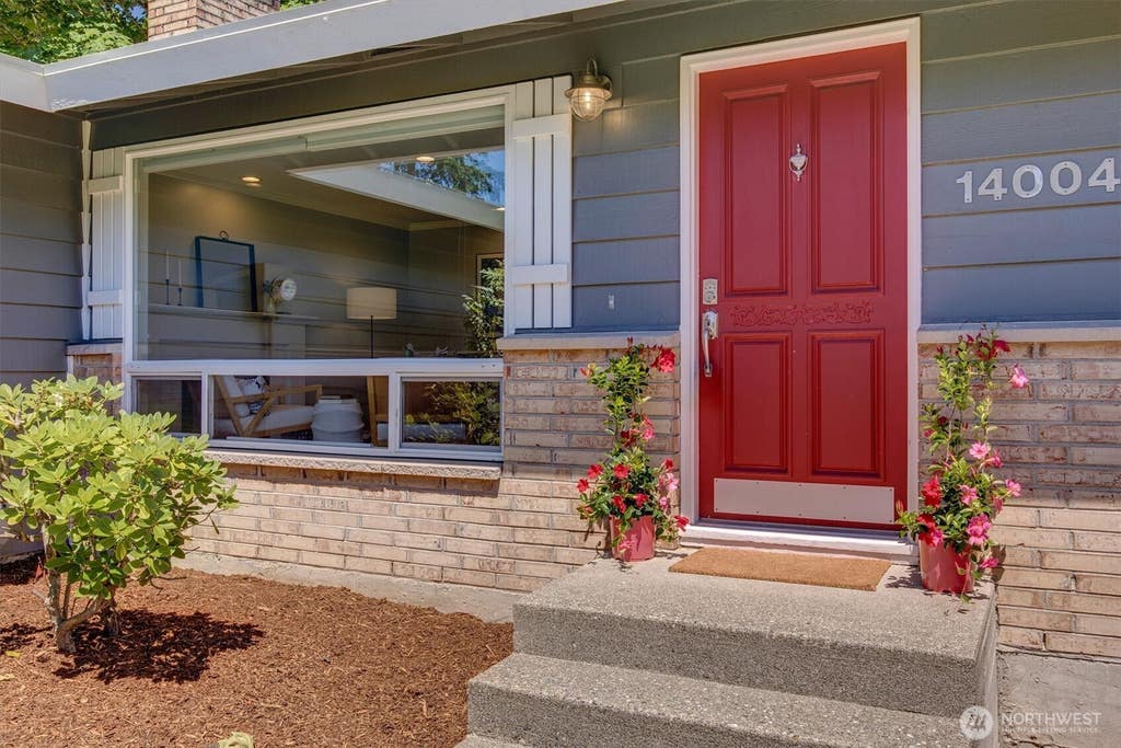 Photo of 14004 SE 20th Street, Bellevue, WA 98007 (MLS # 2536162)