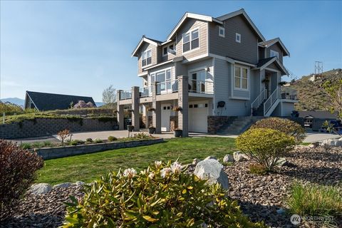 Photo of 200 Crescent Street, Chelan, WA 98816 (MLS # 2504727)