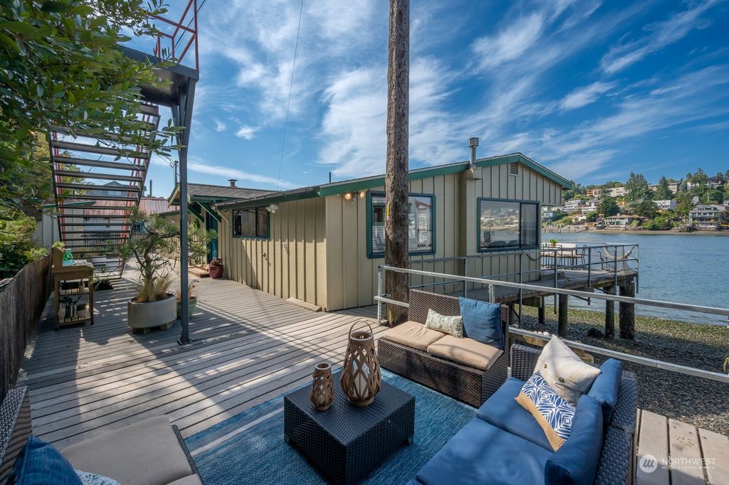 Photo of 5623 Seaview Avenue NW, Seattle, WA 98107 (MLS # 2146247)