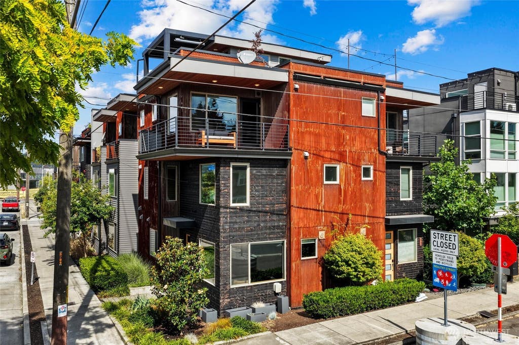 Photo of 724 S Willow Street, Seattle, WA 98108 (MLS # 2553918)
