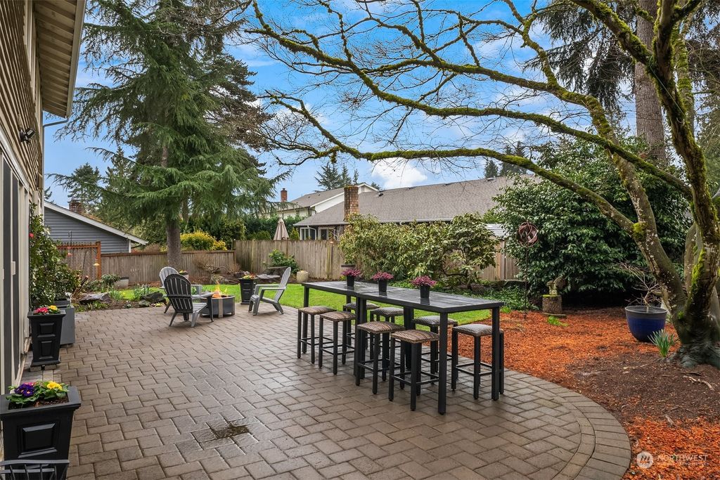 Photo of 19101 SE 44th Way, Issaquah, WA 98027 (MLS # 2197833)