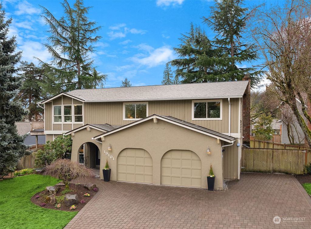 Photo of 19101 SE 44th Way, Issaquah, WA 98027 (MLS # 2197833)