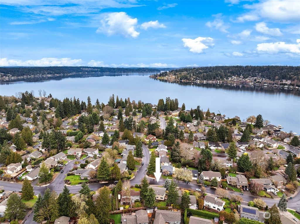 Photo of 19101 SE 44th Way, Issaquah, WA 98027 (MLS # 2197833)