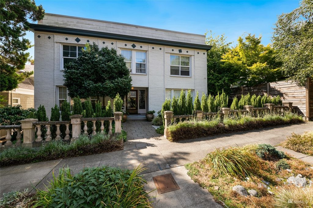Photo of 1407 9th Avenue W, Seattle, WA 98119 (MLS # 1994260)
