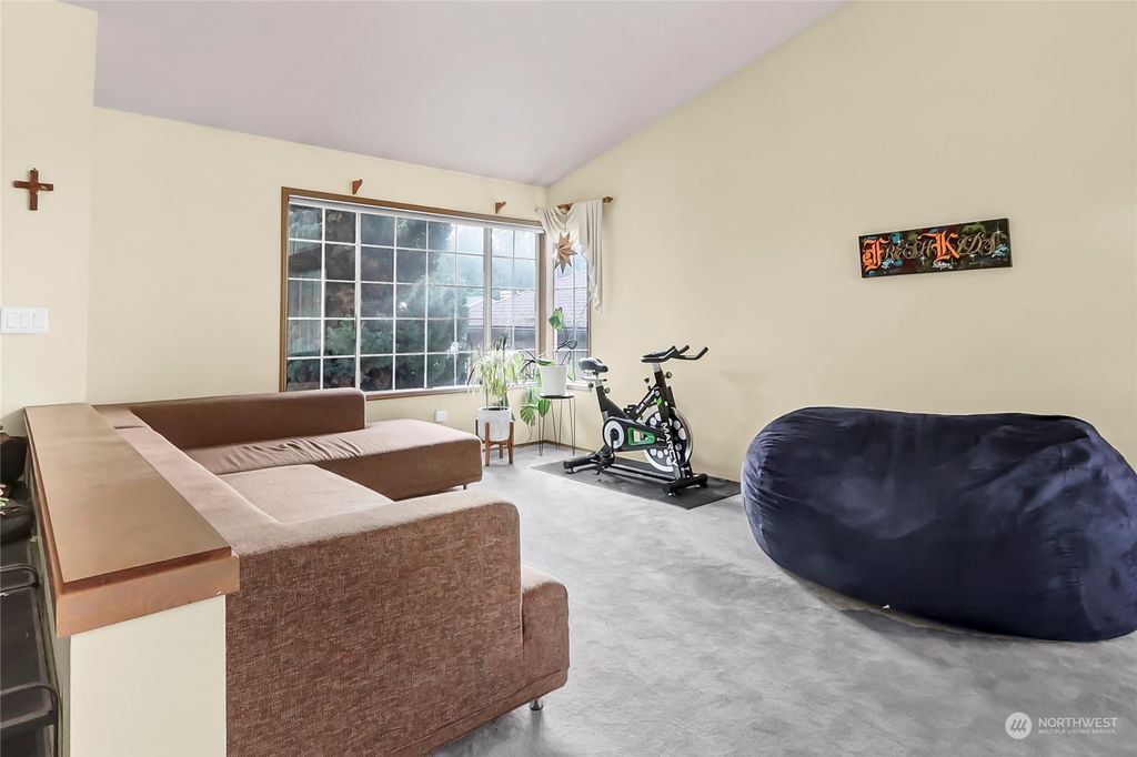 Photo of 912 S 32nd Street, Renton, WA 98055 (MLS # 2290247)