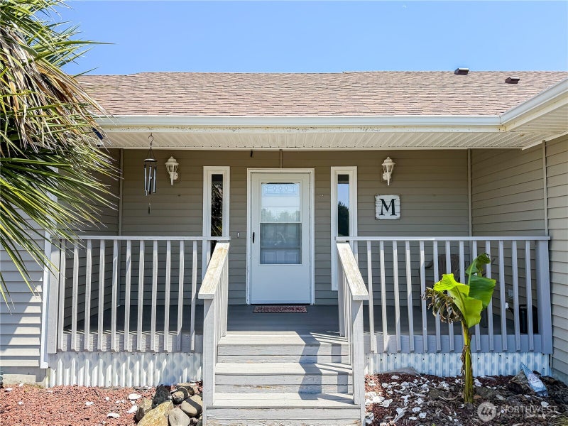 526 Canal Drive NE