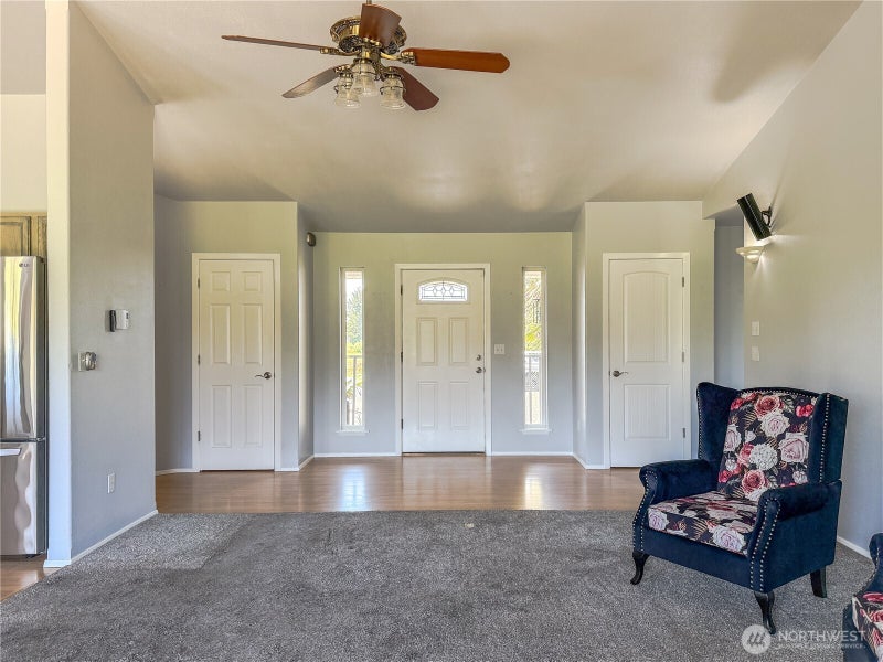 526 Canal Drive NE