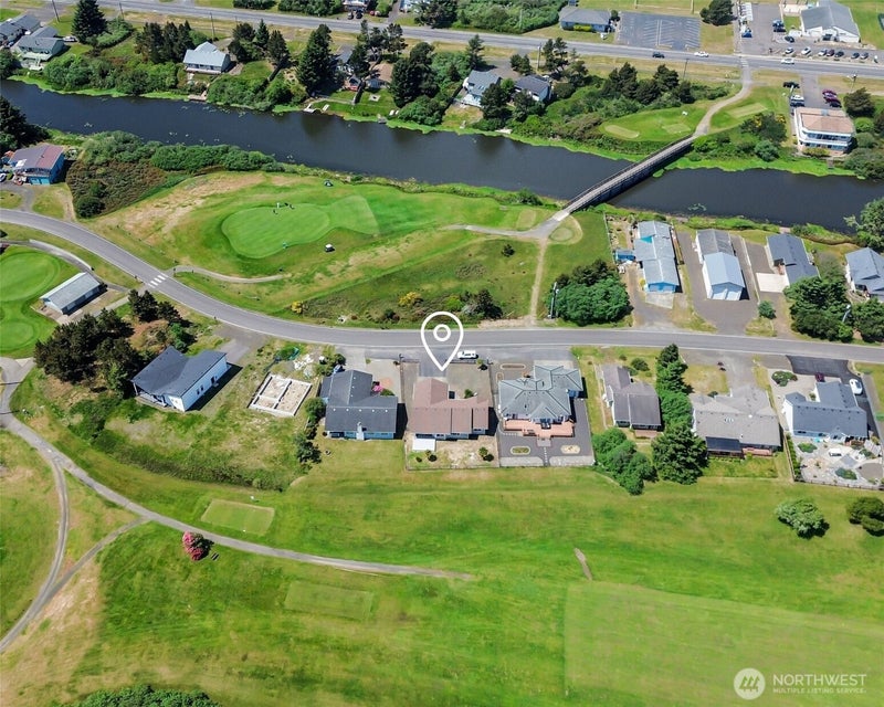 526 Canal Drive NE
